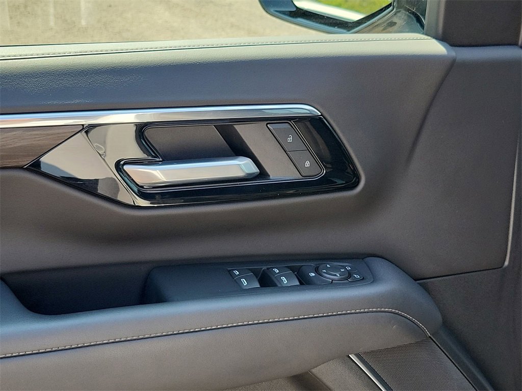 Used 2025 Chevrolet Tahoe LS image 15