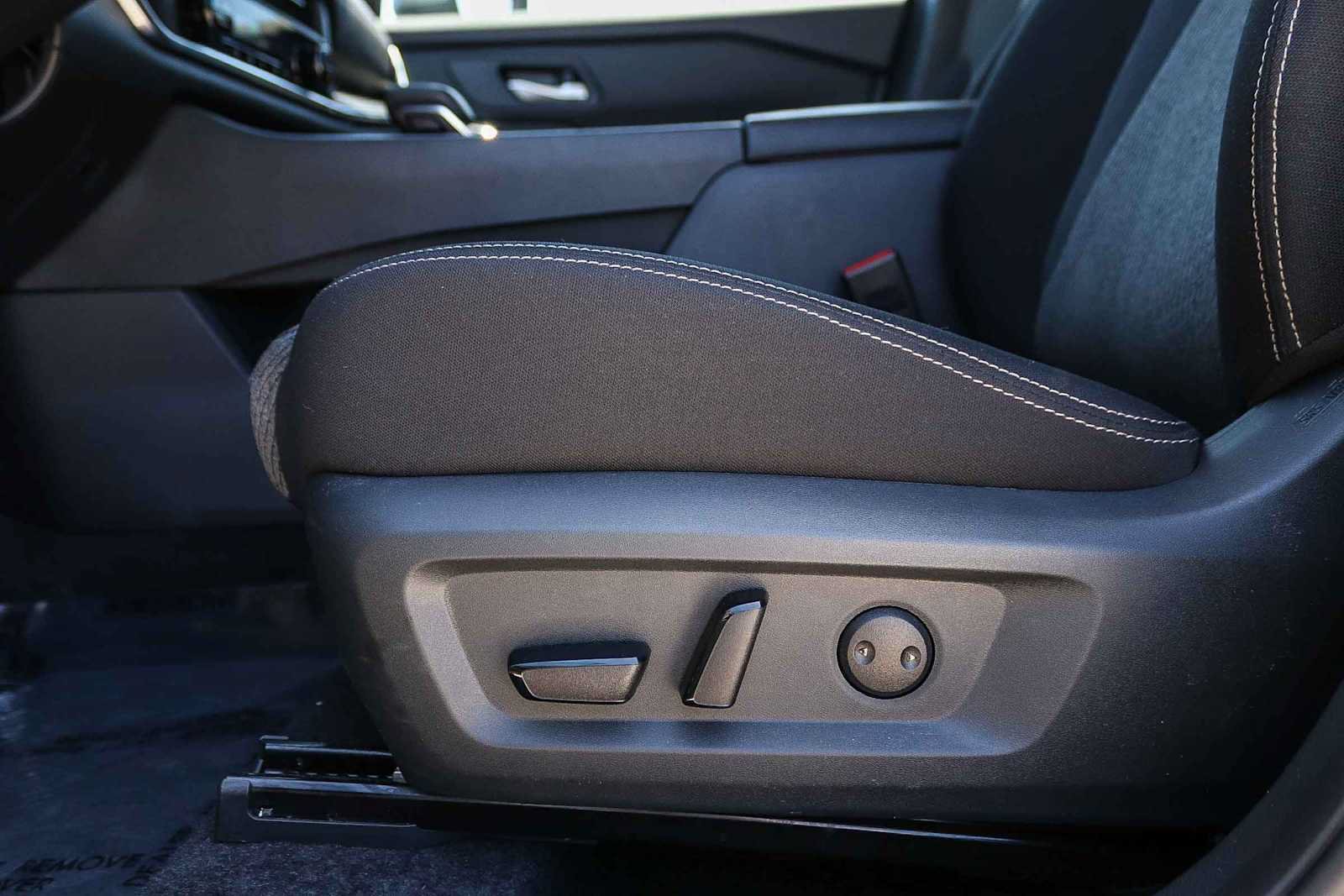 Used 2026 Nissan Rogue SV FWD image 21