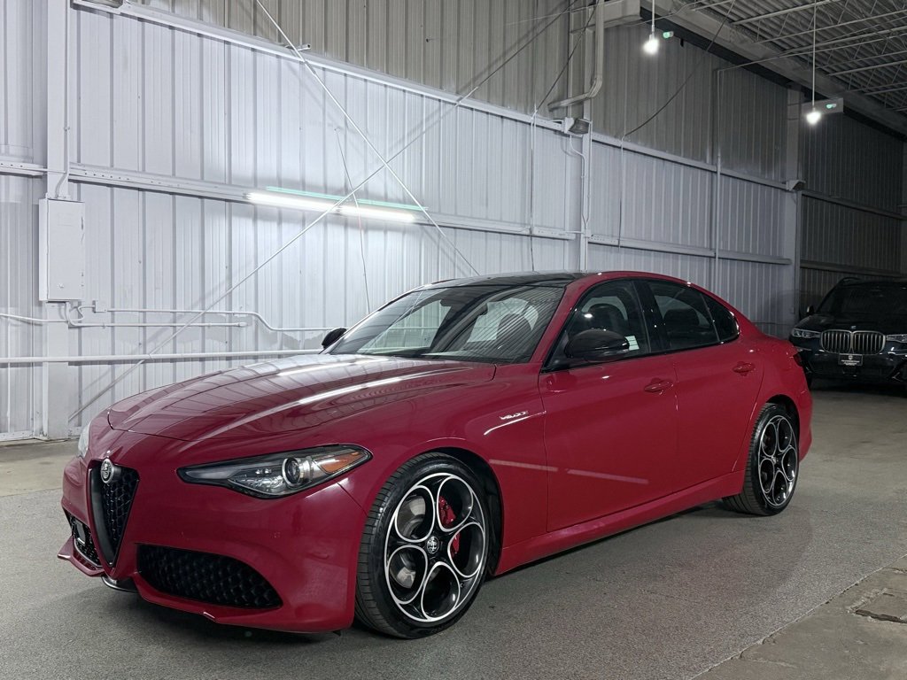 Used 2022 Alfa Romeo Giulia Veloce image 1