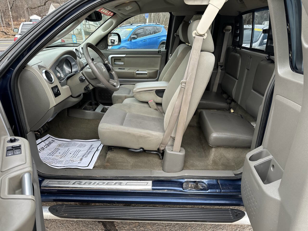 Used 2006 Mitsubishi Raider DuroCross image 10