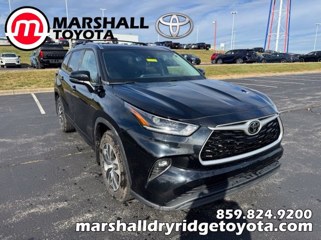 Used 2021 Toyota Highlander XLE AWD/4WD image 1