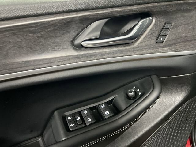 Used 2025 Jeep Grand Cherokee L Limited w/ Black Appearance Package image 24