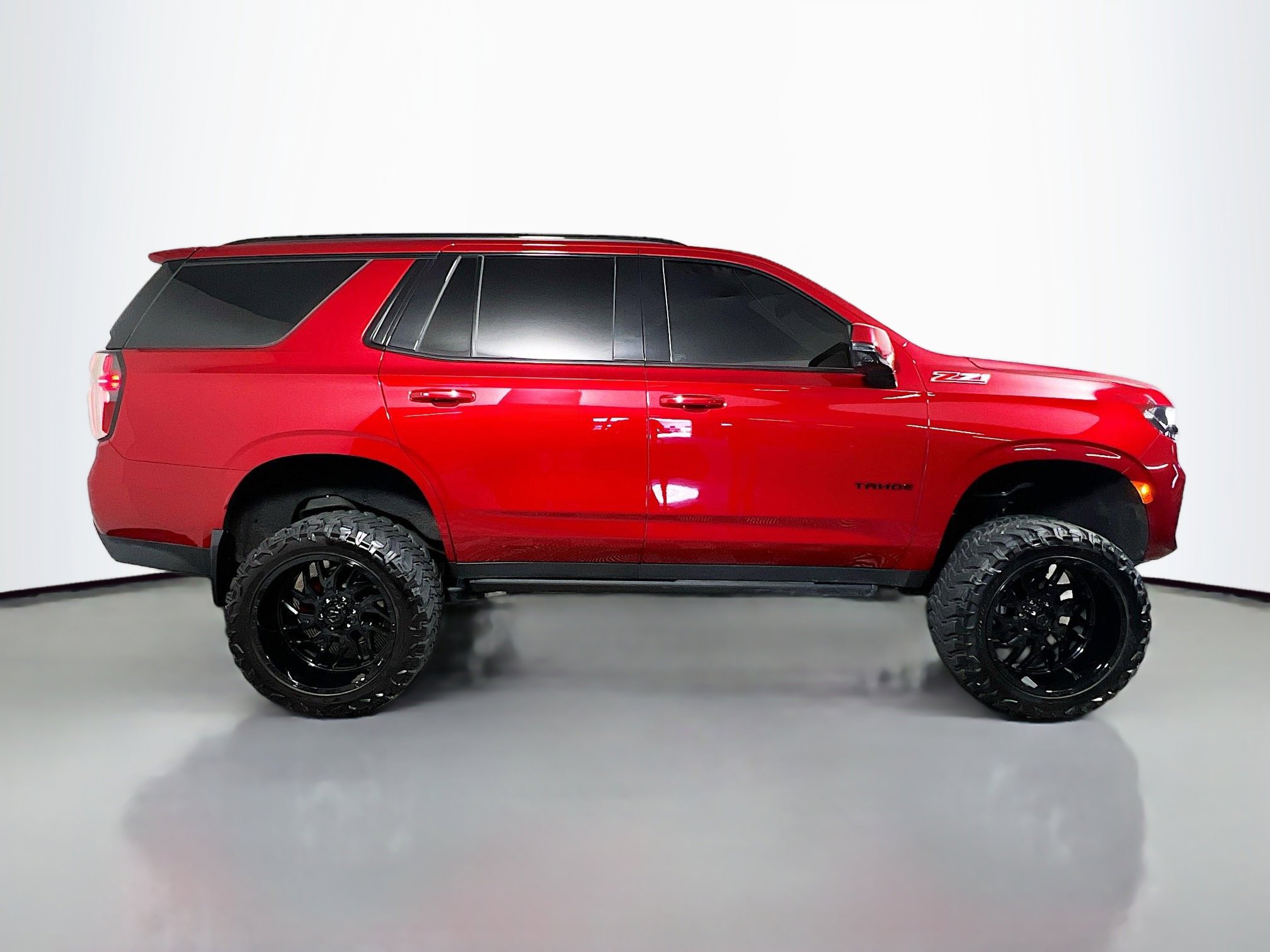 Used 2023 Chevrolet Tahoe Z71 w/ Luxury Package image 3