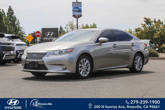 Used 2015 Lexus ES 300h w/ Navigation System Package FWD image 1