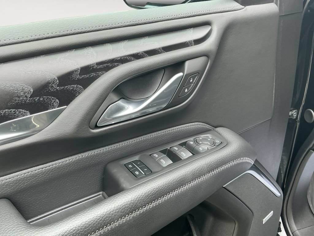 Used 2023 GMC Yukon XL Denali AWD/4WD image 10