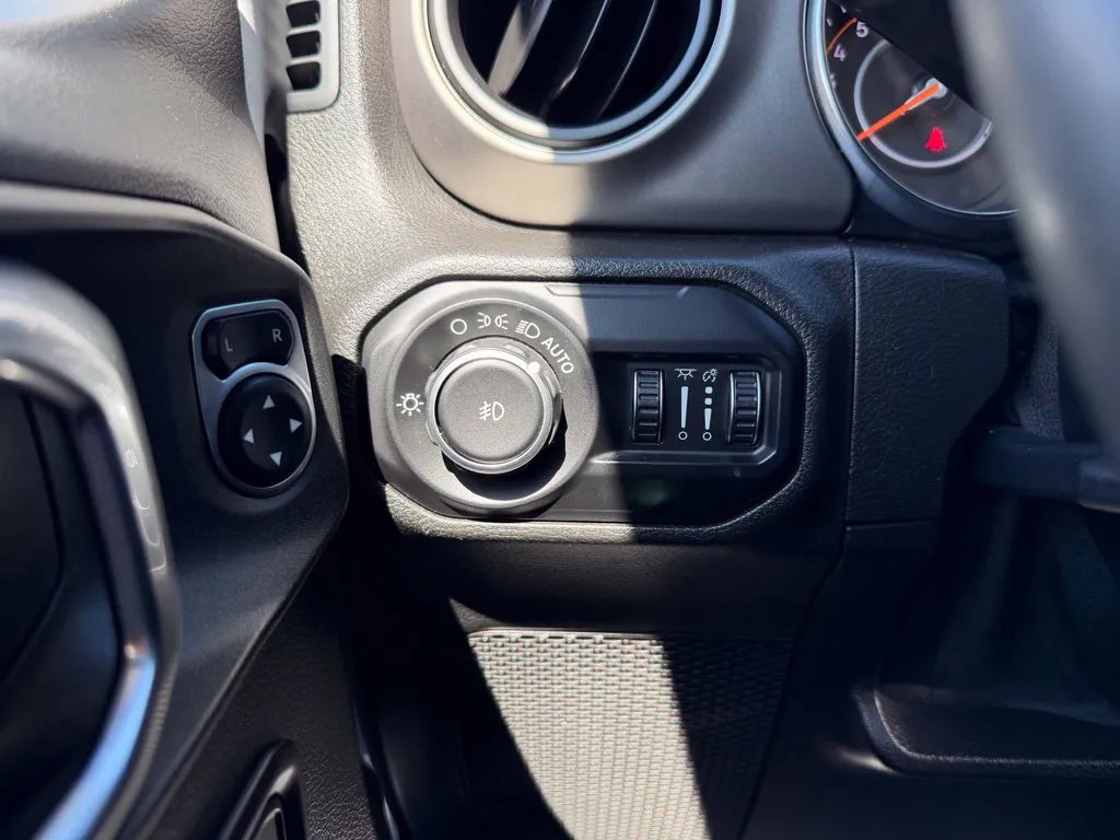 Used 2019 Jeep Wrangler Unlimited Sport S AWD/4WD image 14