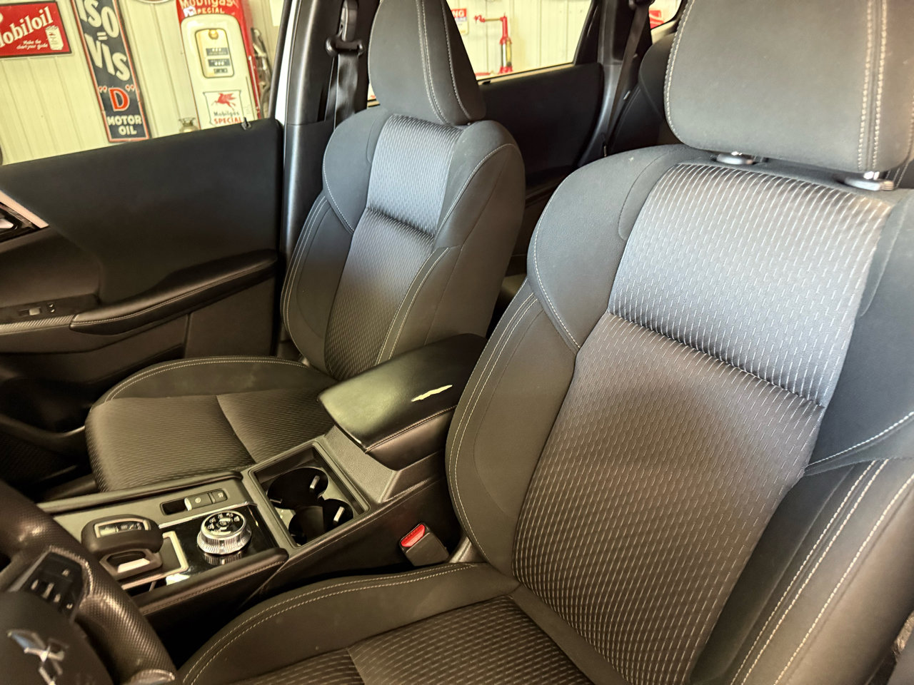 Used 2022 Mitsubishi Outlander ES image 17