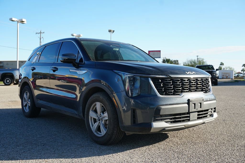 Used 2024 Kia Sorento LX image 3