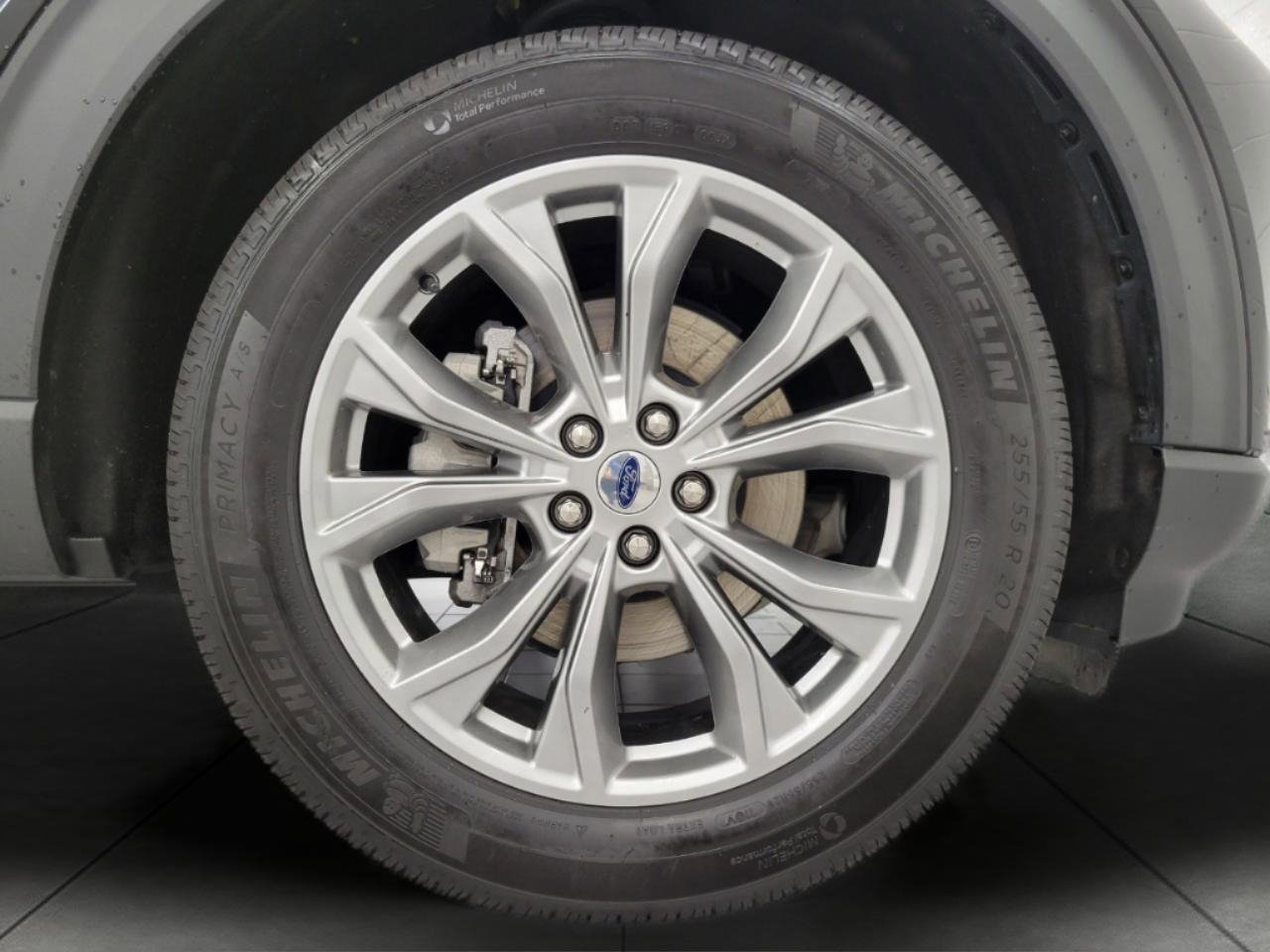 Used 2023 Ford Explorer XLT w/ Equipment Group 202A AWD/4WD image 4