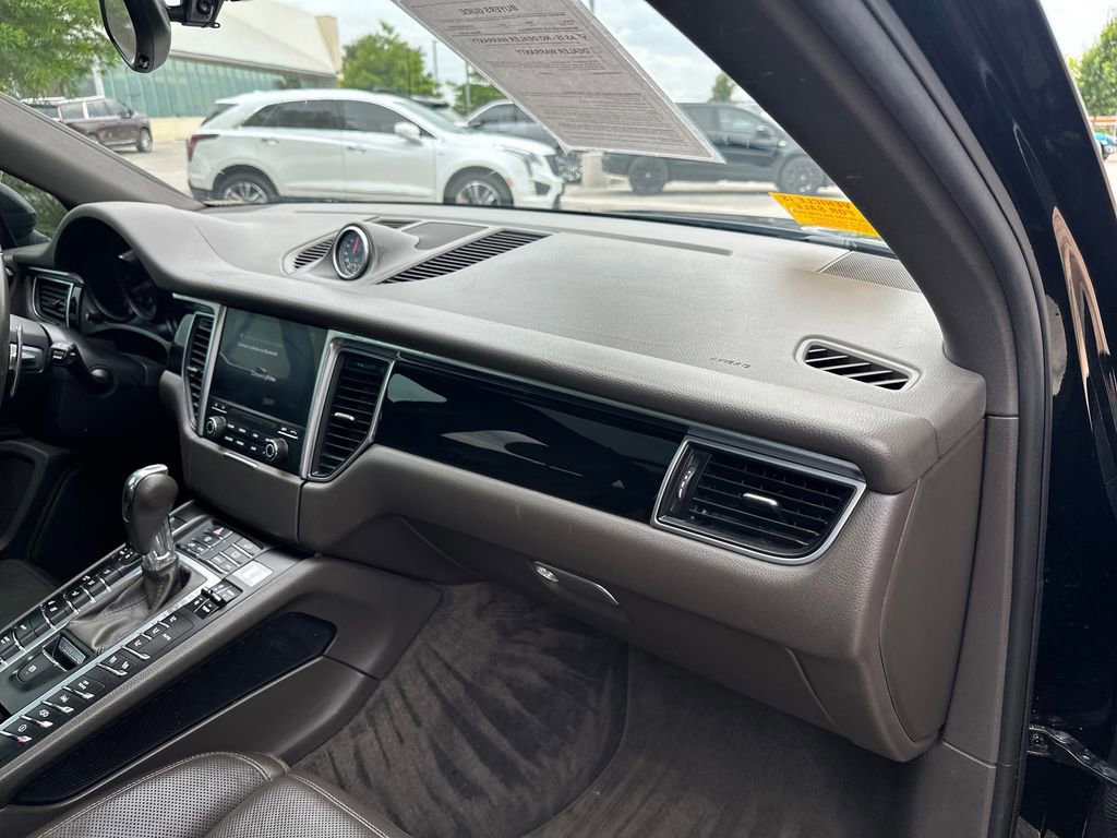 Used 2018 Porsche Macan Sport Edition AWD/4WD image 37