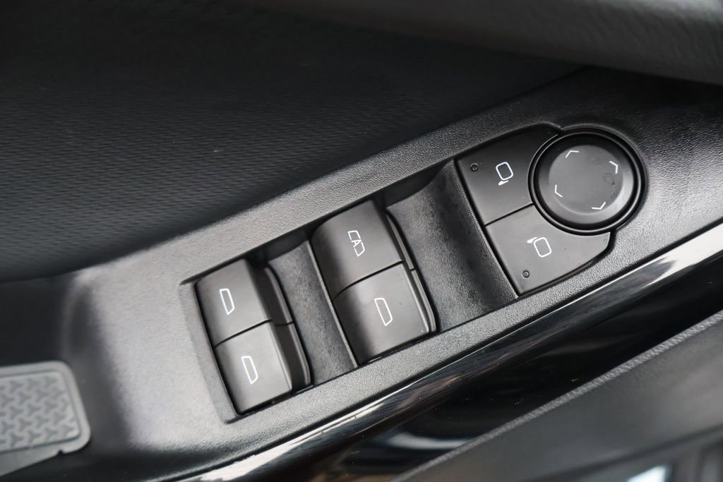 New 2026 Chevrolet Equinox LT w/ Convenience Package II image 18