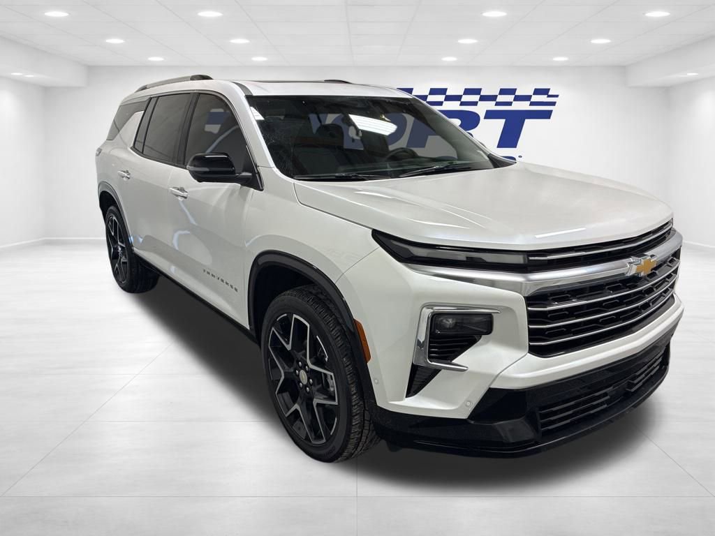 Used 2025 Chevrolet Traverse High Country image 3