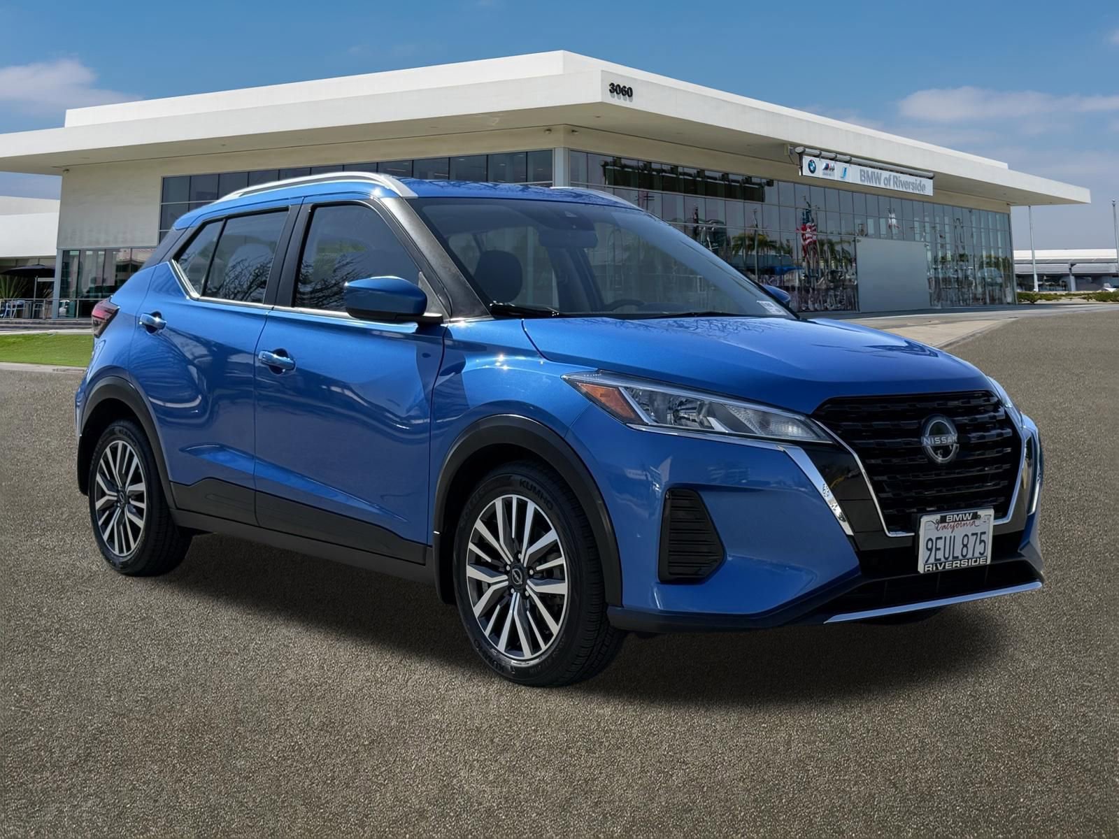 Used 2023 Nissan Kicks SV image 2