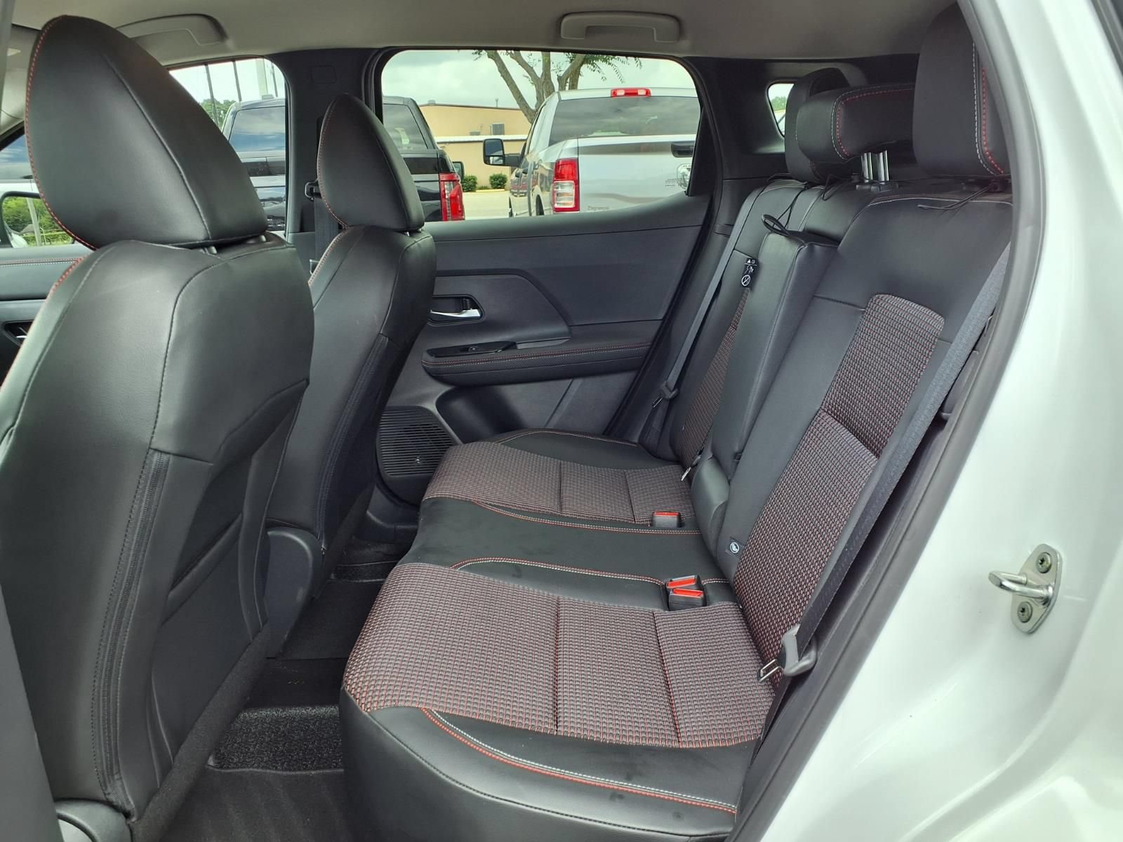 Used 2025 Nissan Kicks SR AWD/4WD image 18