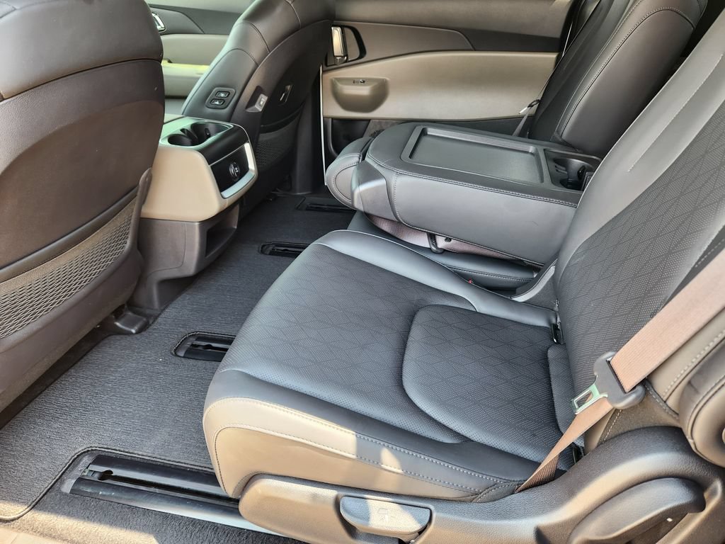 Certified 2025 Kia Carnival EX FWD image 25