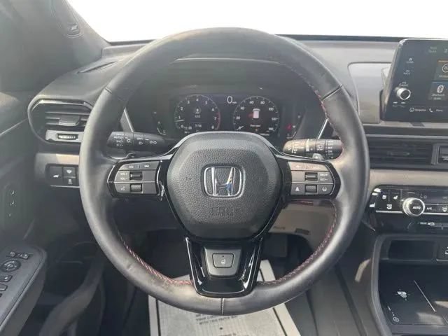 Used 2025 Honda Pilot Black Edition image 25