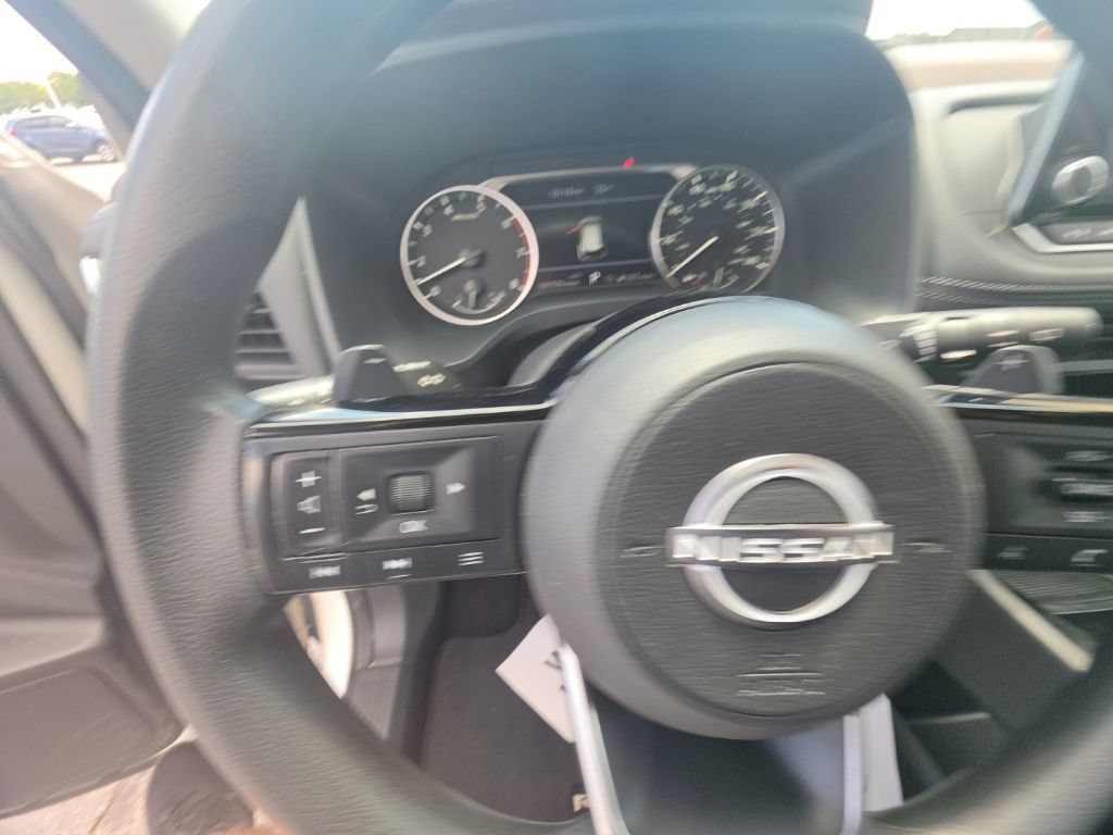 Used 2023 Nissan Rogue SV AWD/4WD image 16