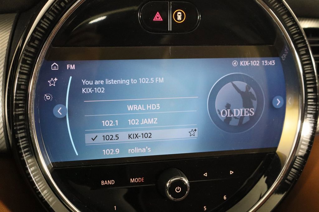 Used 2023 MINI Cooper 2-Door Hardtop w/ Signature Upholstery Package image 28