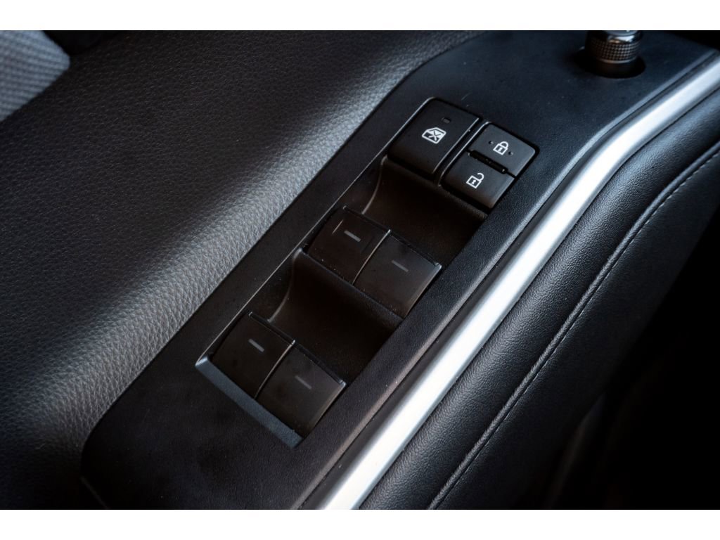 Used 2023 Toyota Highlander LE image 27