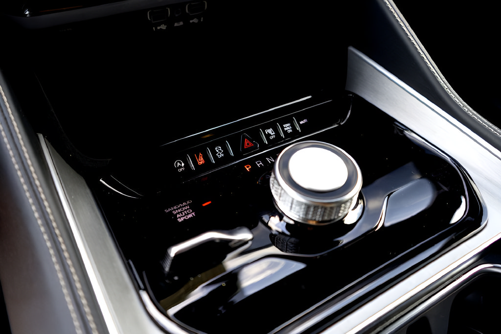 New 2026 Jeep Grand Wagoneer L Limited AWD/4WD image 15