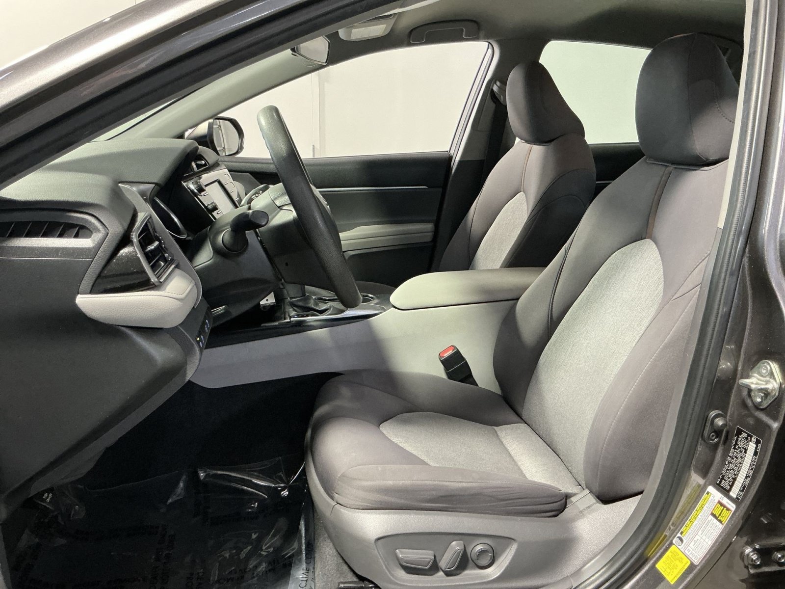 Used 2020 Toyota Camry LE FWD image 14
