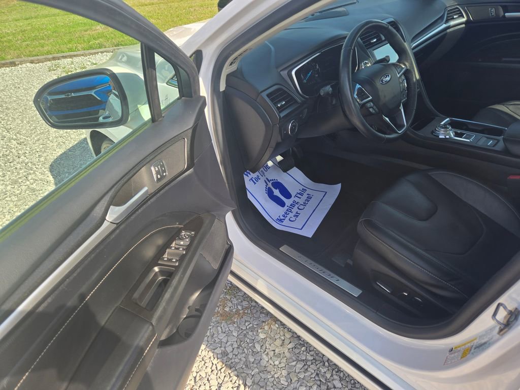 Used 2020 Ford Fusion Titanium FWD image 5