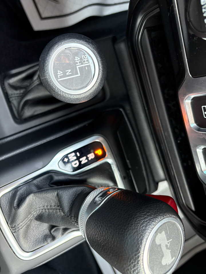 Used 2022 Jeep Wrangler Sport image 16