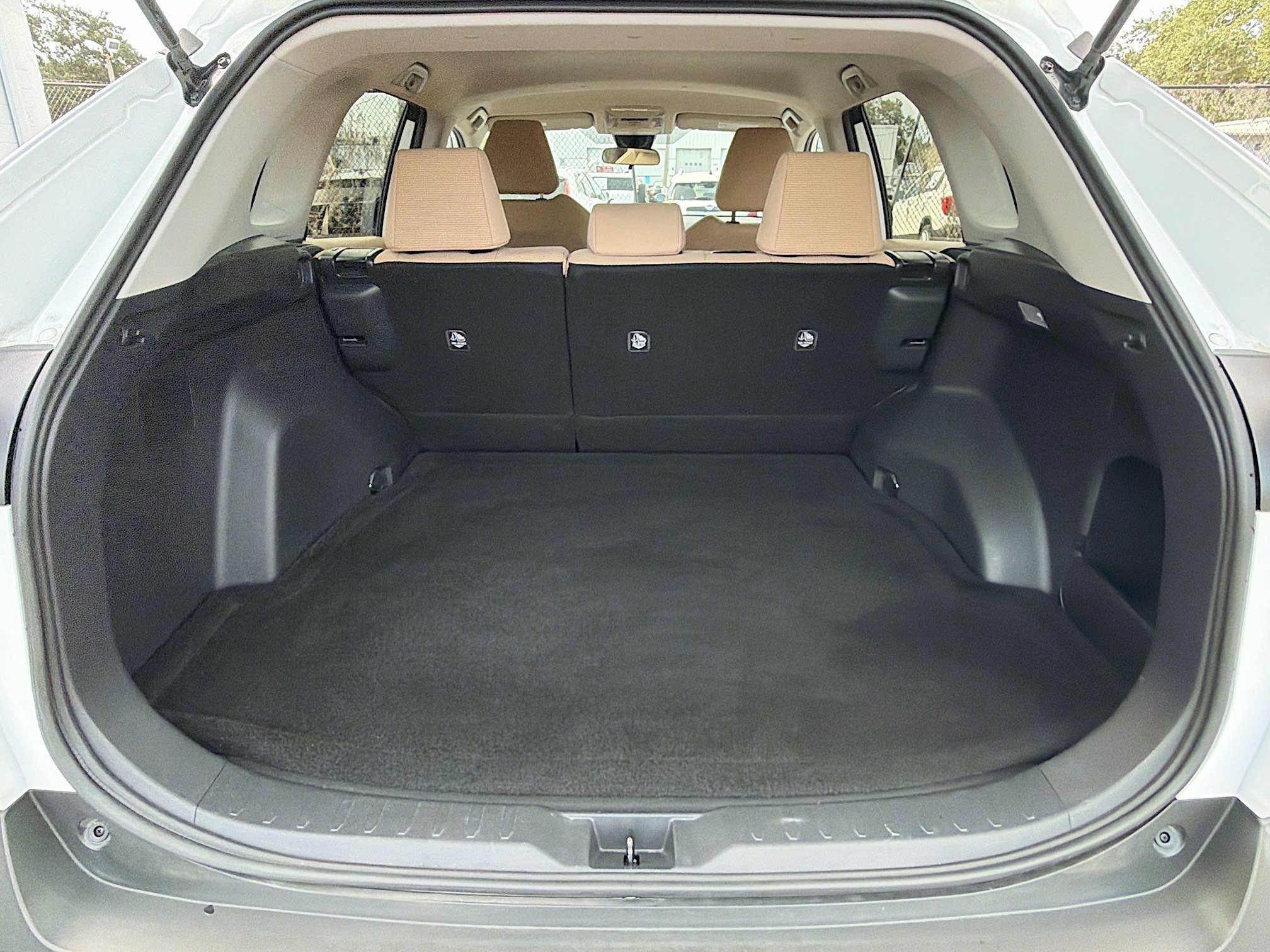 Used 2021 Toyota RAV4 LE FWD image 11