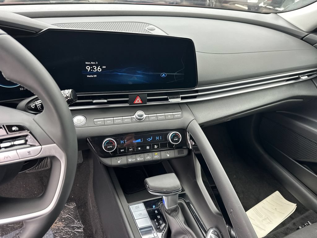 New 2025 Hyundai Elantra SEL FWD image 28