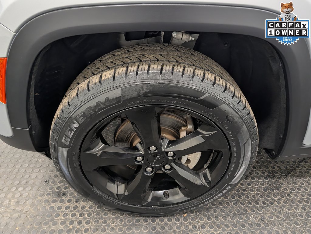 Used 2023 Jeep Grand Cherokee Altitude AWD/4WD image 7