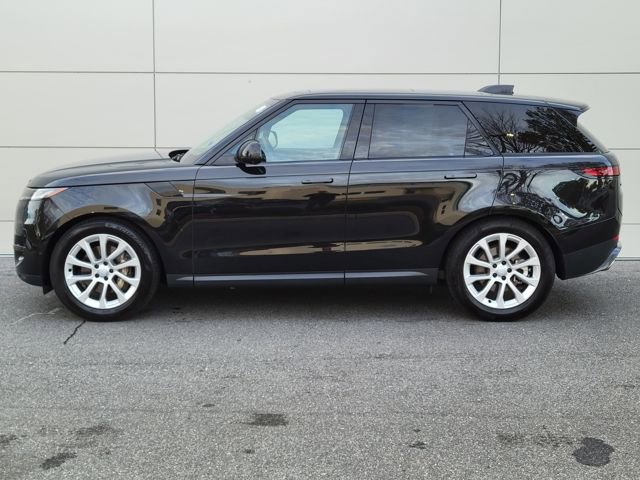 Used 2025 Land Rover Range Rover Sport SE image 2