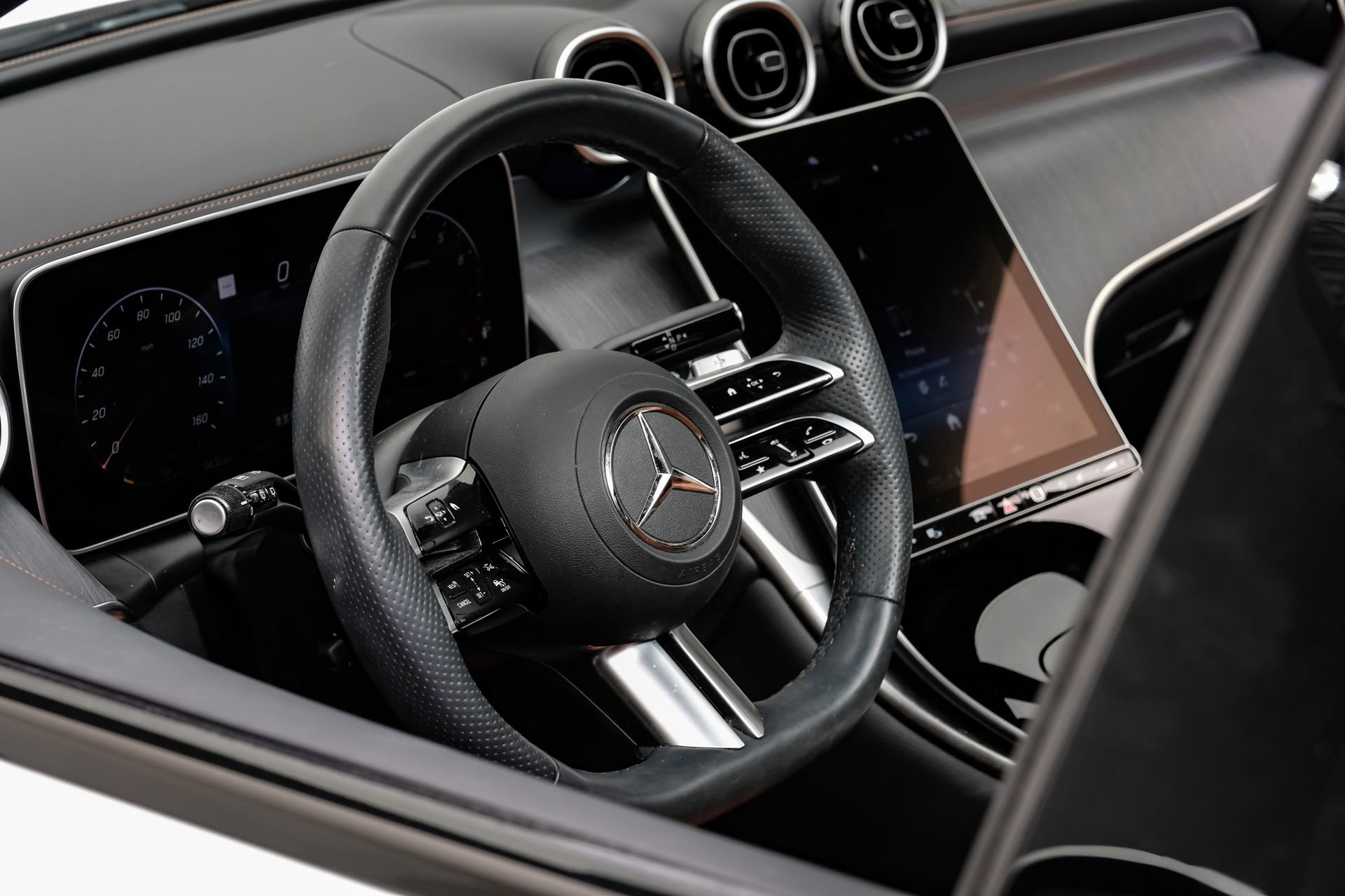 Used 2024 Mercedes-Benz GLC 300 4MATIC image 20