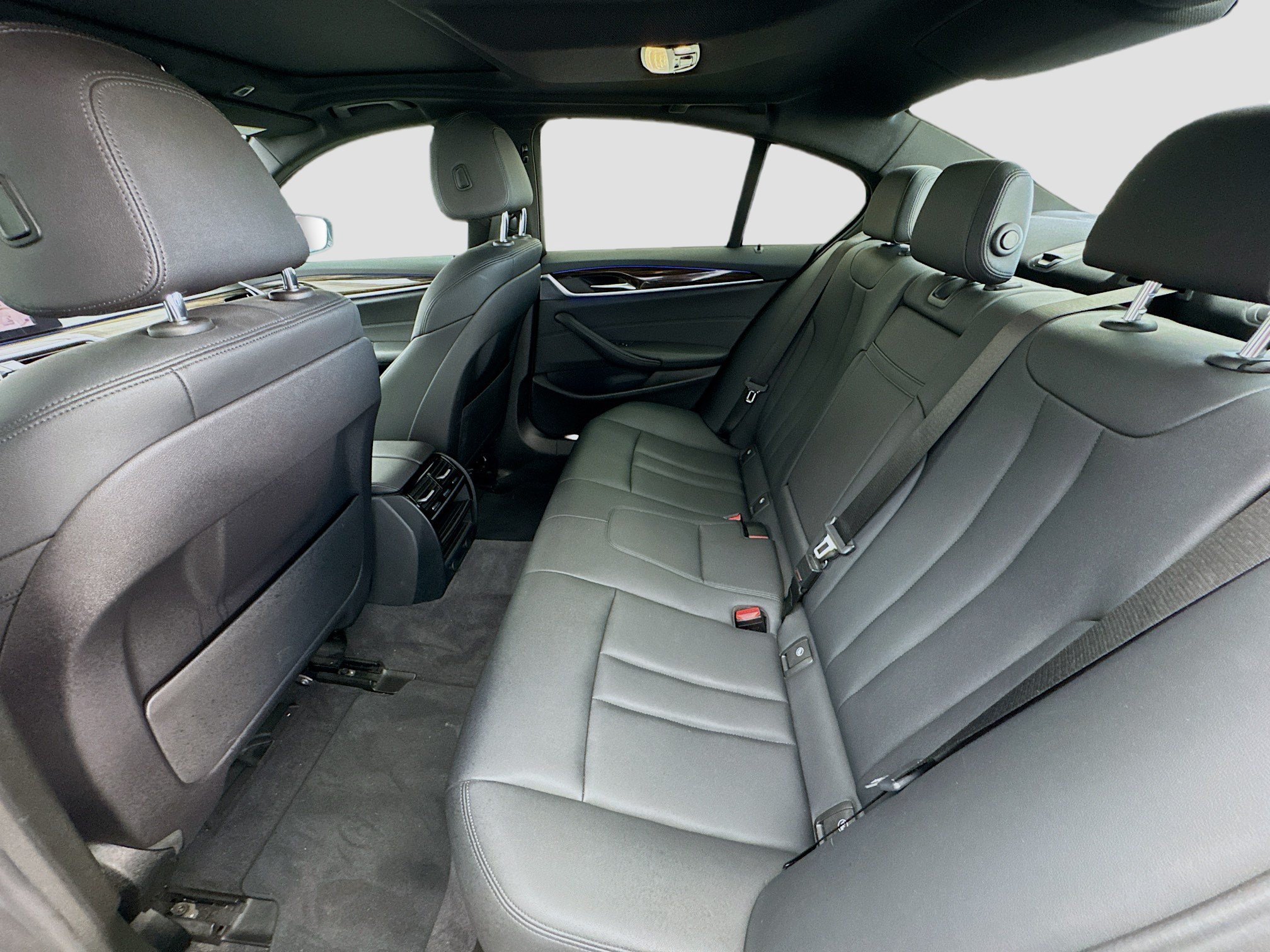 Used 2019 BMW 530e RWD image 16