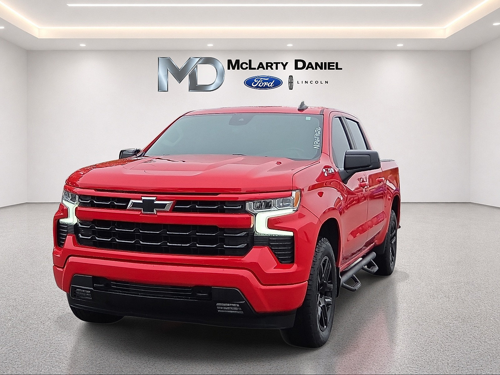 Used 2022 Chevrolet Silverado 1500 RST AWD/4WD image 2