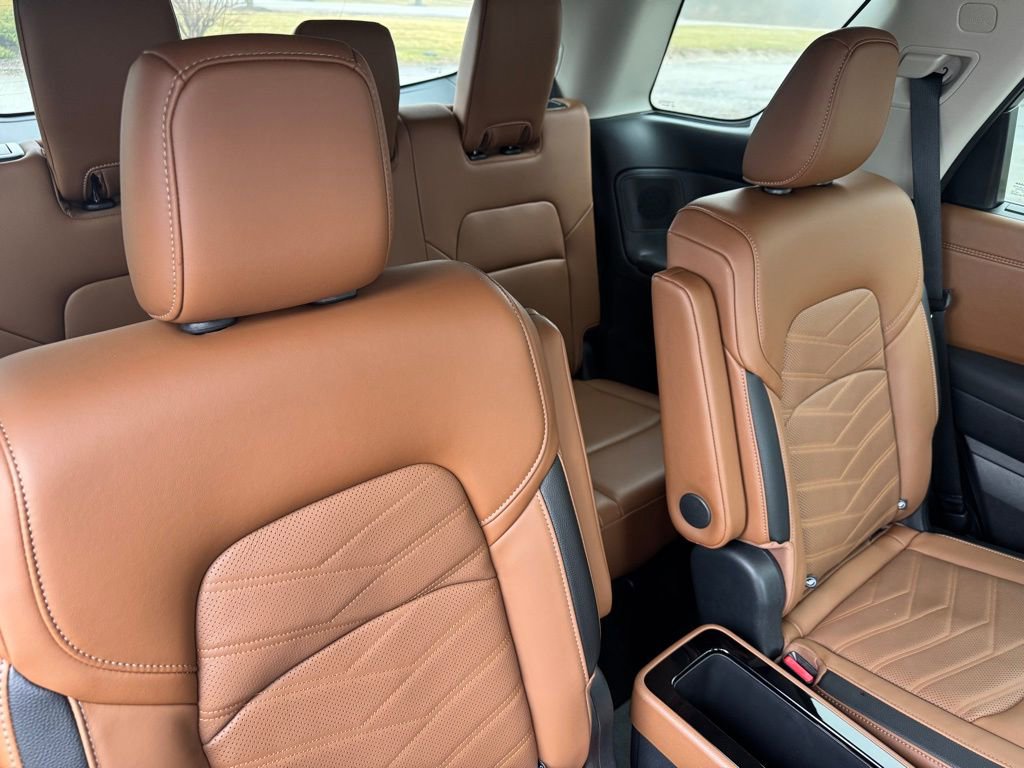 Used 2025 Nissan Pathfinder Platinum image 31