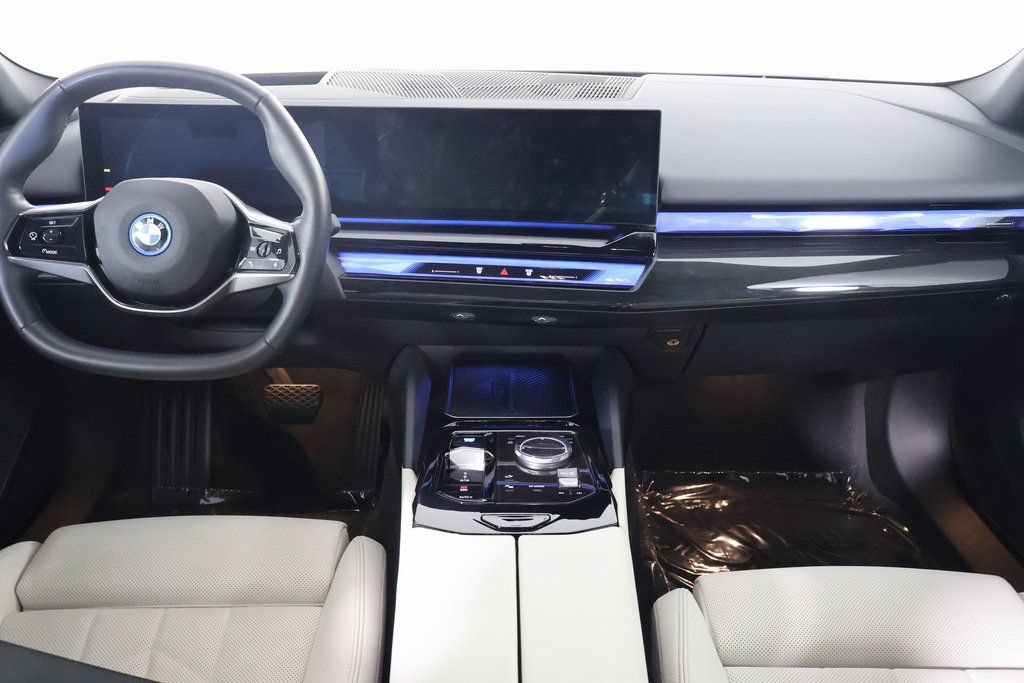 Used 2024 BMW i5 eDrive40i w/ Premium Package RWD image 8