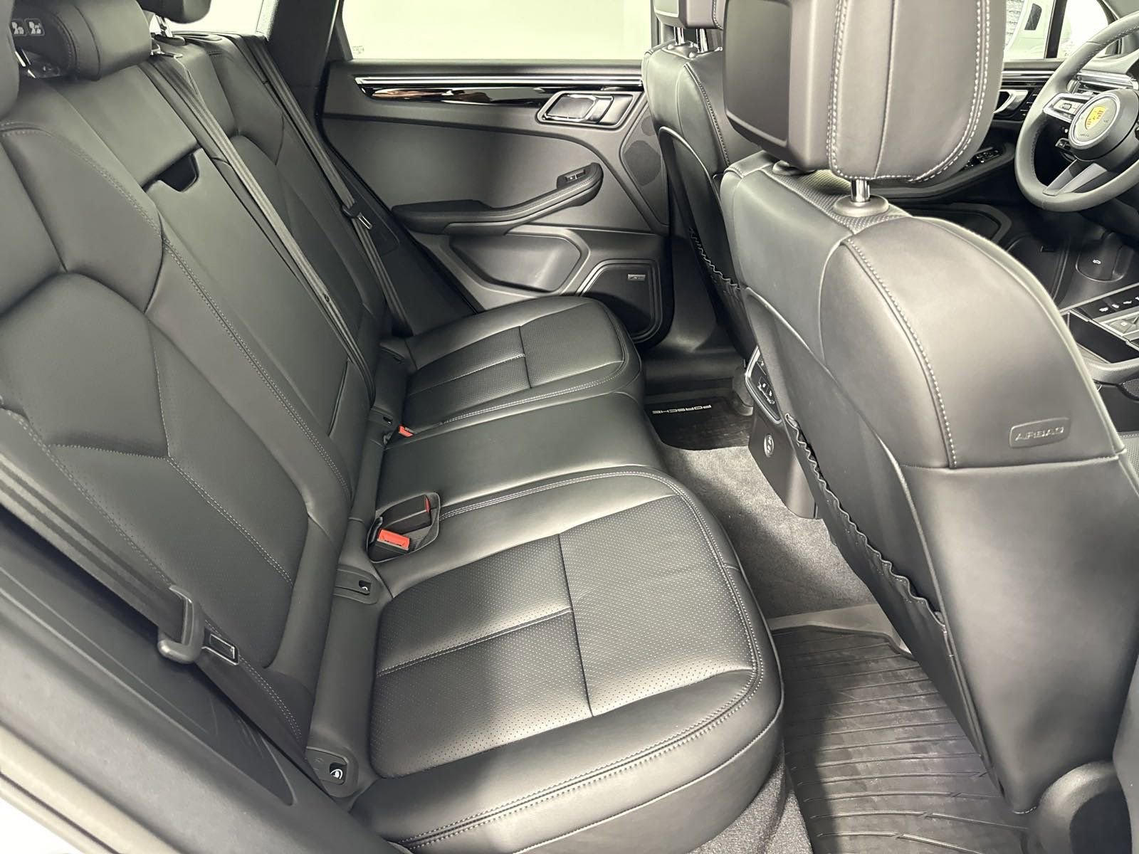 Certified 2025 Porsche Macan image 27