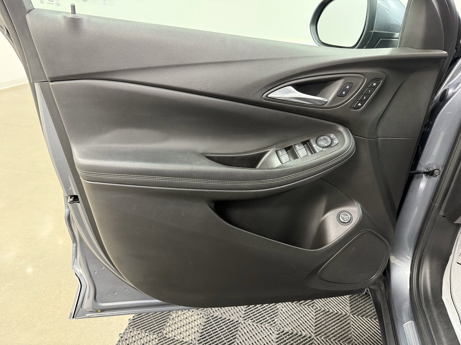 Used 2022 Buick Encore GX Essence image 7