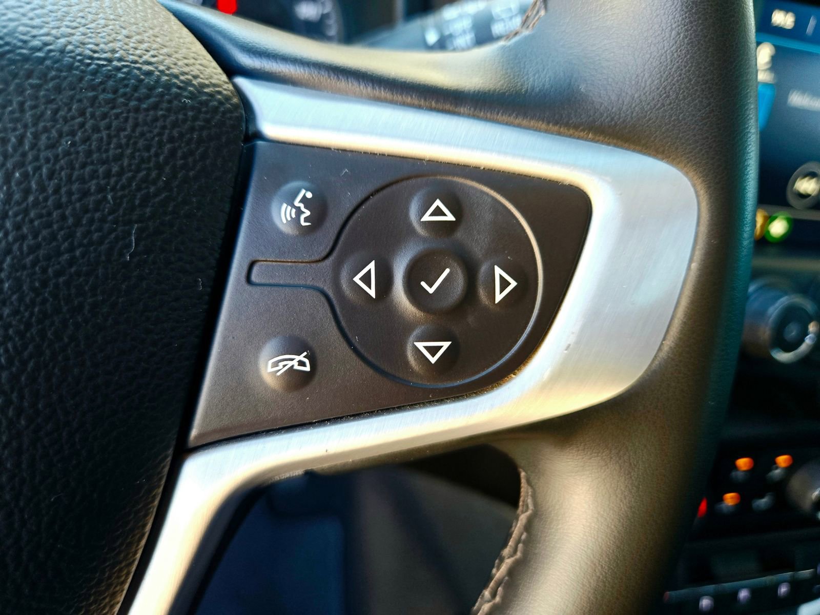 Used 2023 GMC Terrain SLT image 12