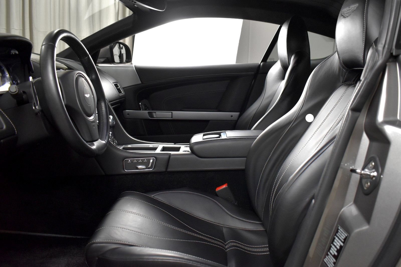 Used 2014 Aston Martin DB9 Coupe RWD image 21