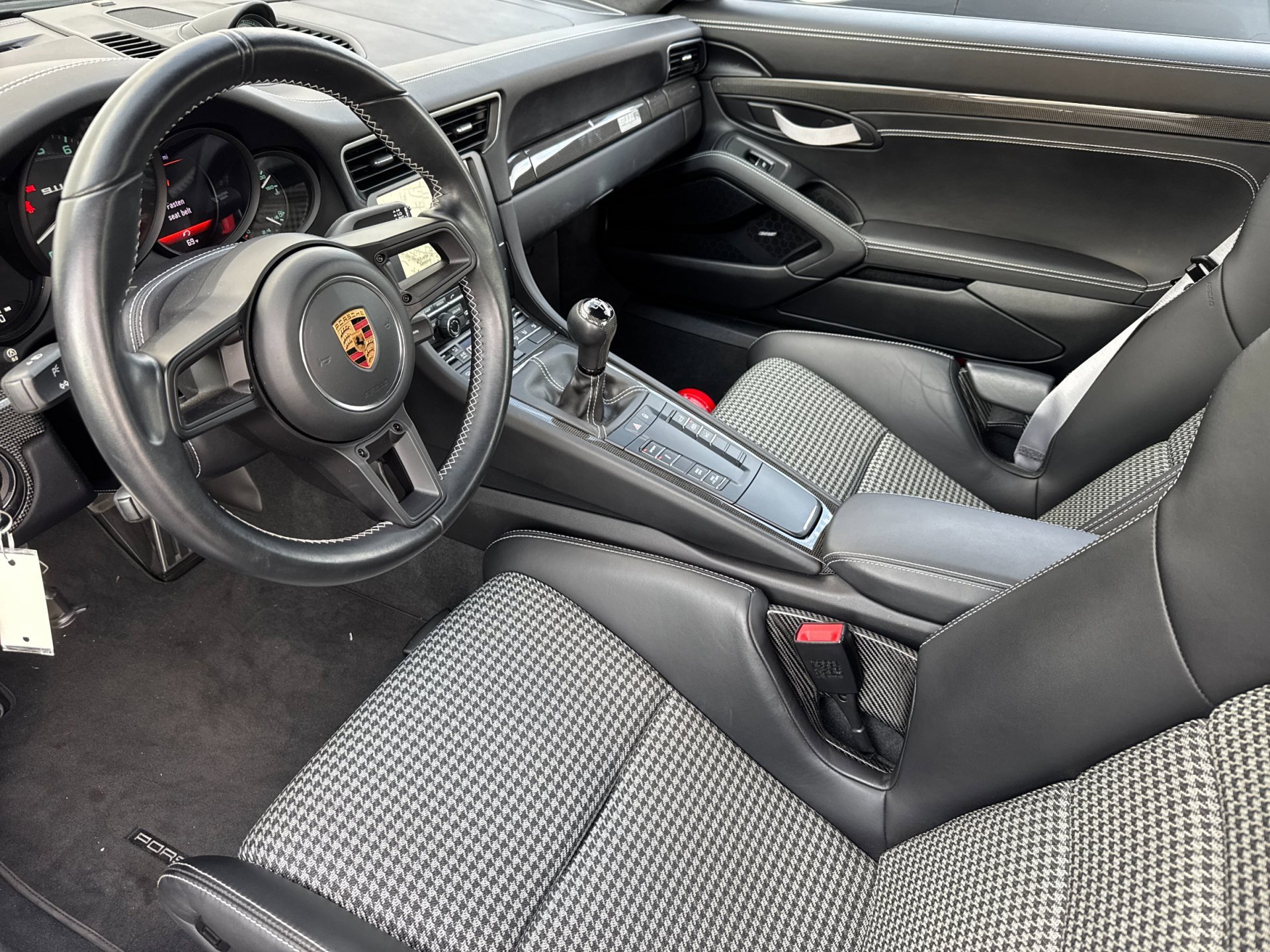 Used 2016 Porsche 911 R image 9