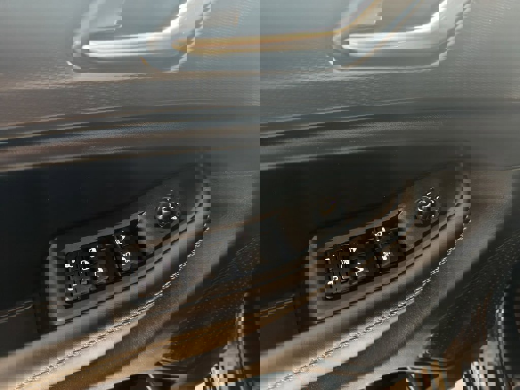 Used 2023 Jeep Grand Cherokee L Laredo AWD/4WD image 9