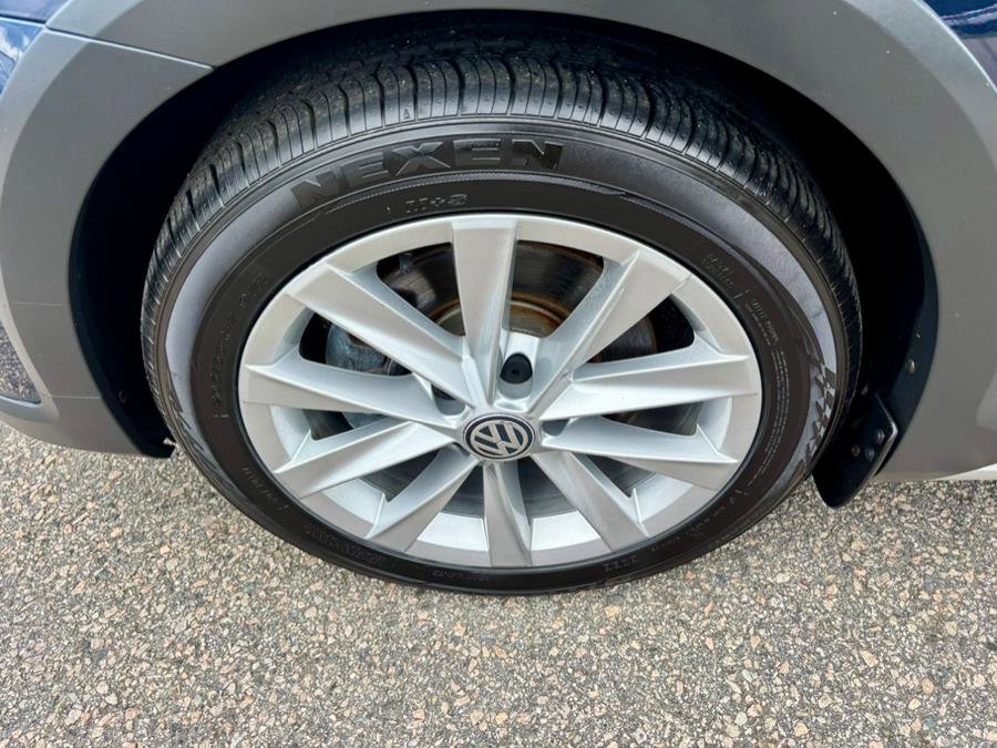 Used 2017 Volkswagen Golf Alltrack SEL image 33