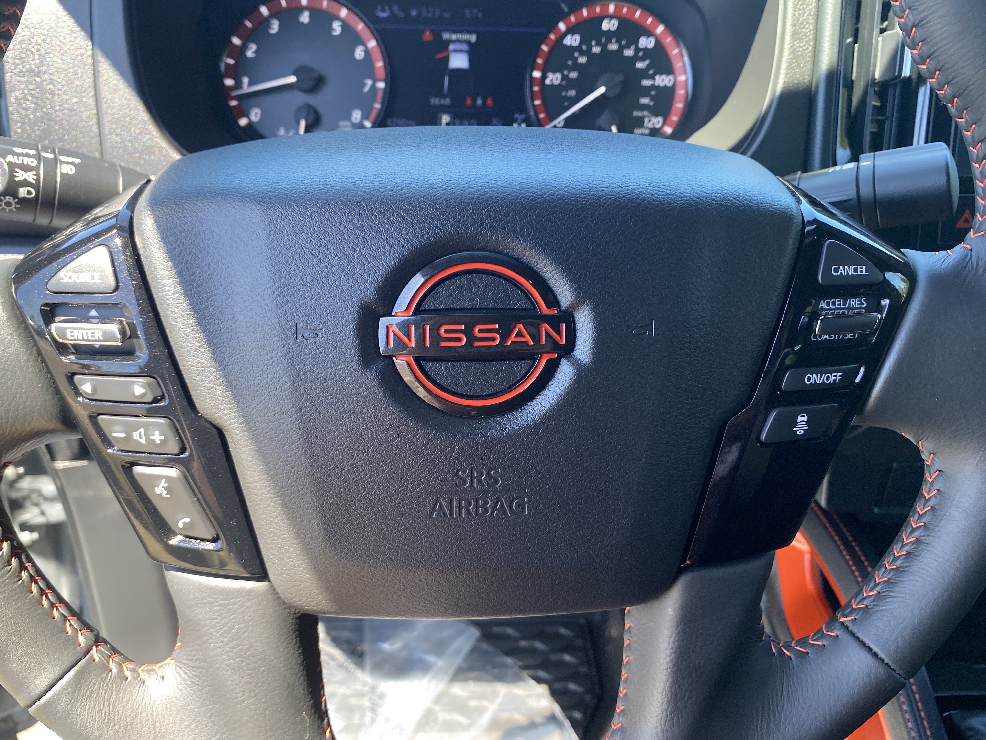 Used 2025 Nissan Frontier PRO-4X AWD/4WD image 18