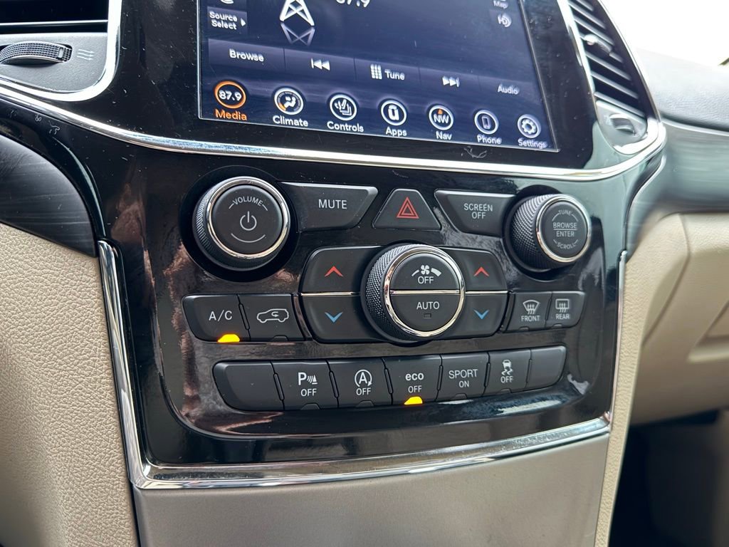 Used 2022 Jeep Grand Cherokee Laredo E w/ Security & Convenience Group image 18