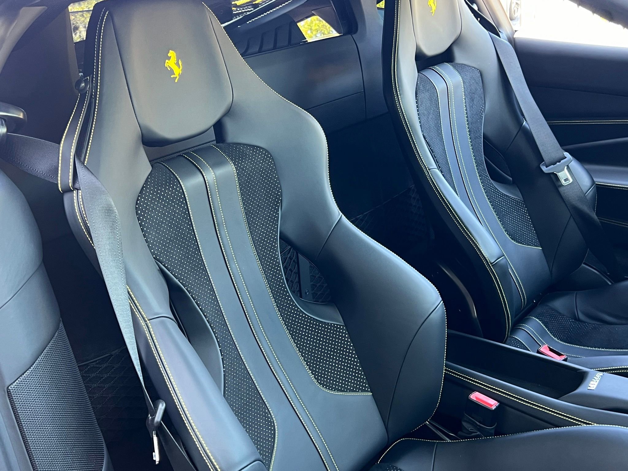 Used 2022 Ferrari F8 Tributo RWD image 46
