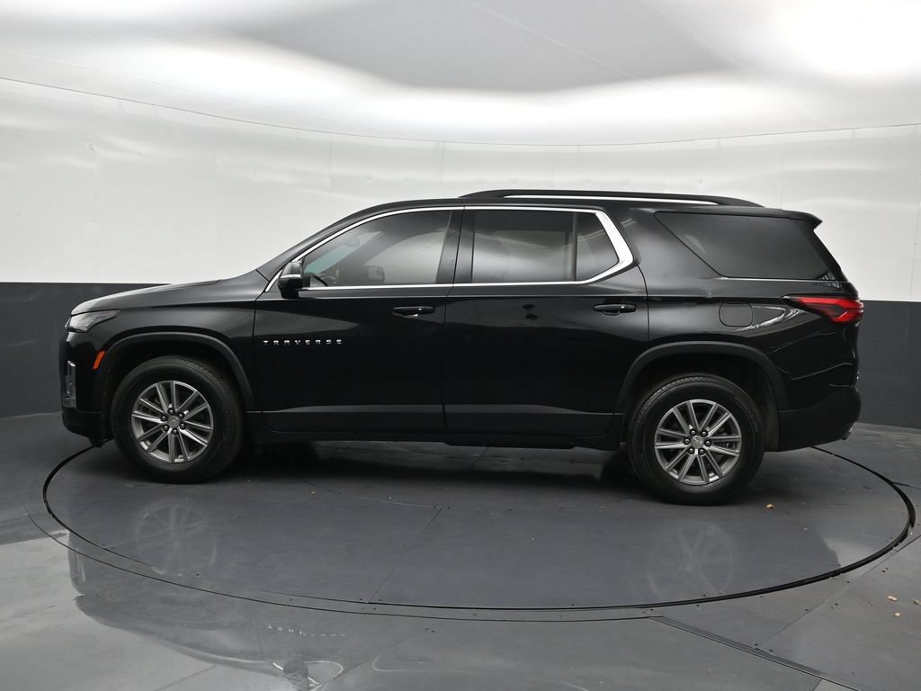 Used 2024 Chevrolet Traverse LT FWD image 2