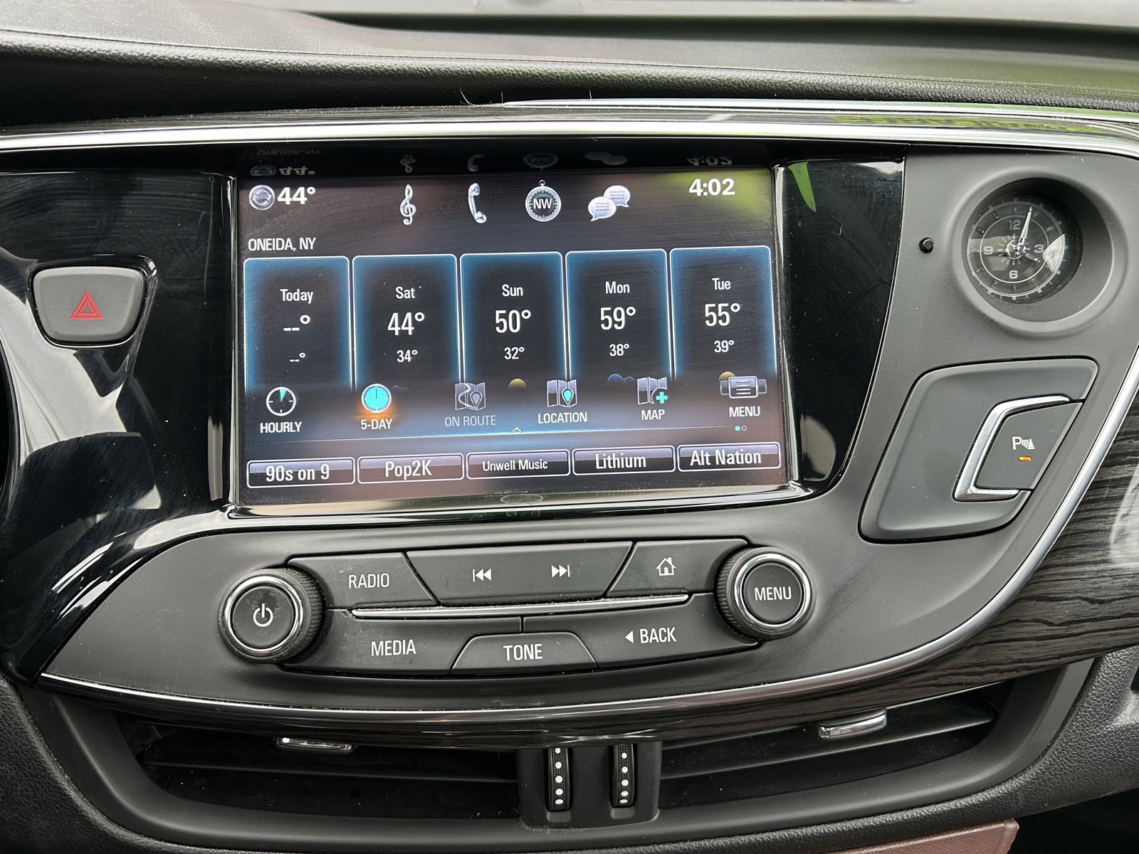 Used 2017 Buick Envision Essence image 28