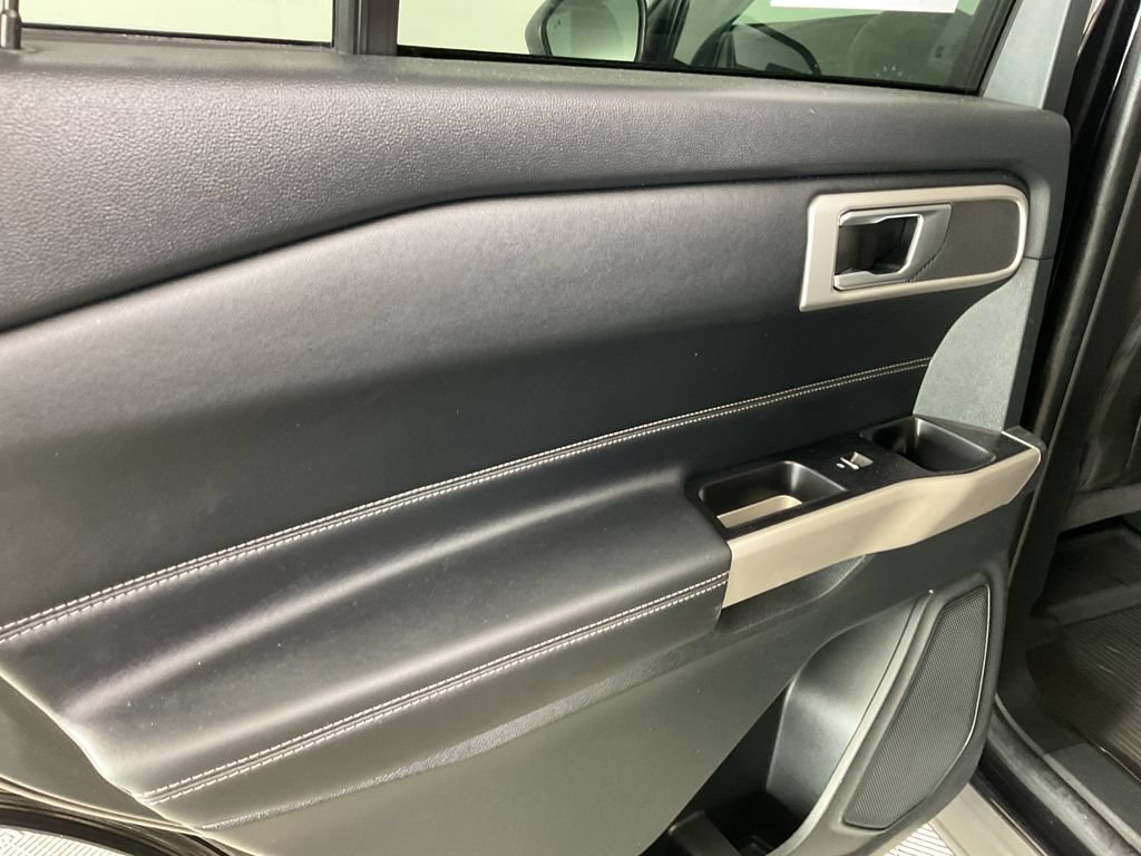 Used 2023 Ford Explorer XLT AWD/4WD image 19