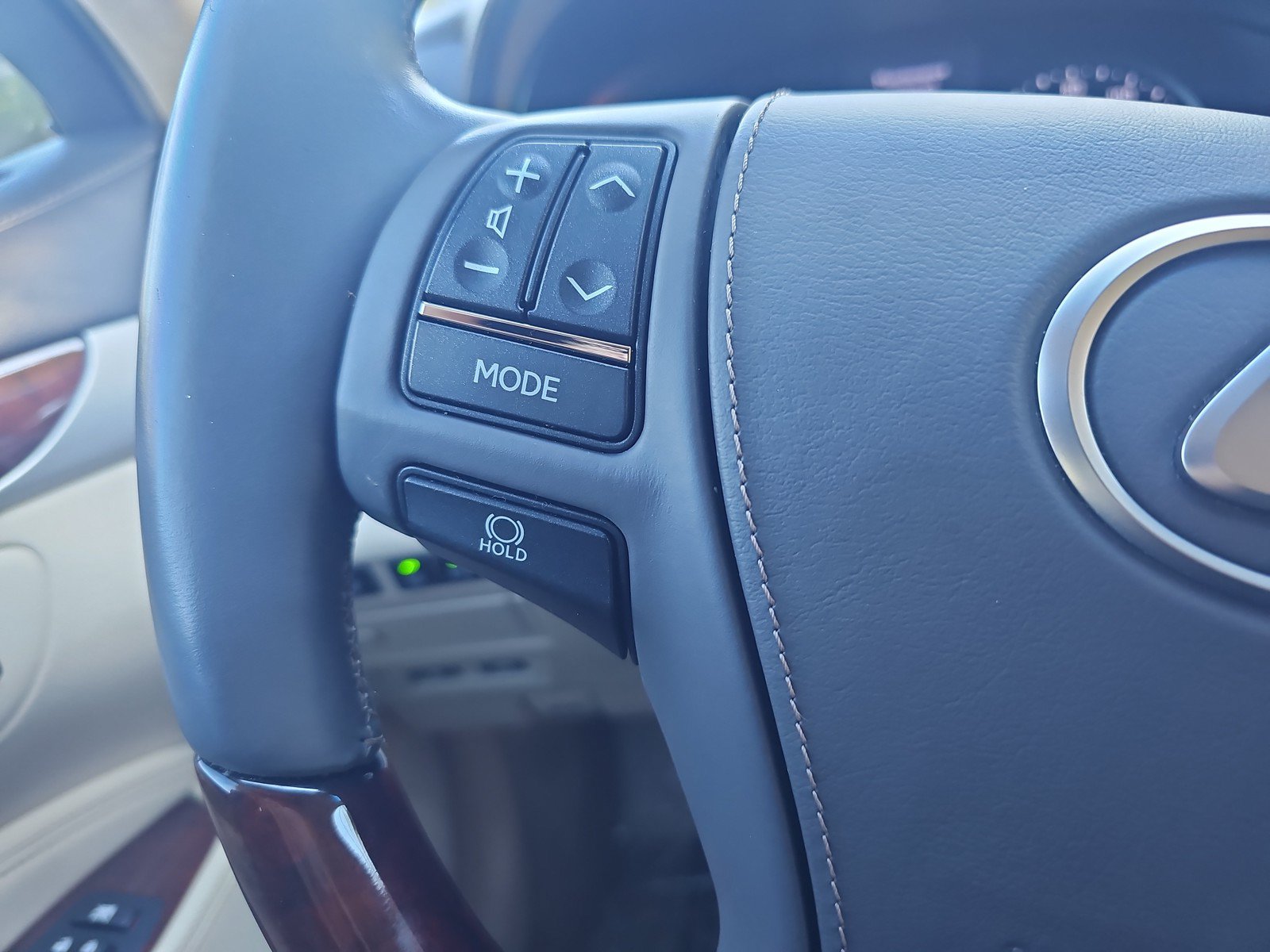 Used 2015 Lexus LS 460 L RWD image 22